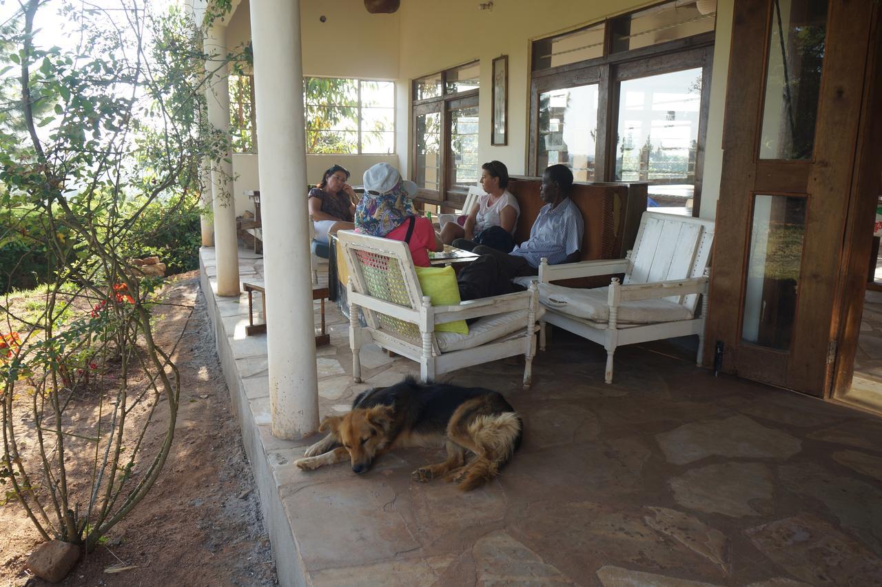 Masaka Backpackers, Tourists Cottage & Campsite Exterior foto
